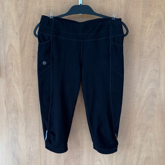 Black Crop Leggings with Side Pockets - Picture 1 of 1